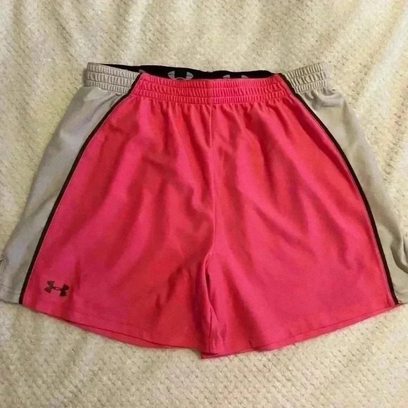 Under Armour Pants - Under Armour loose Heat gear pink shorts with gray & white. Women’s size large